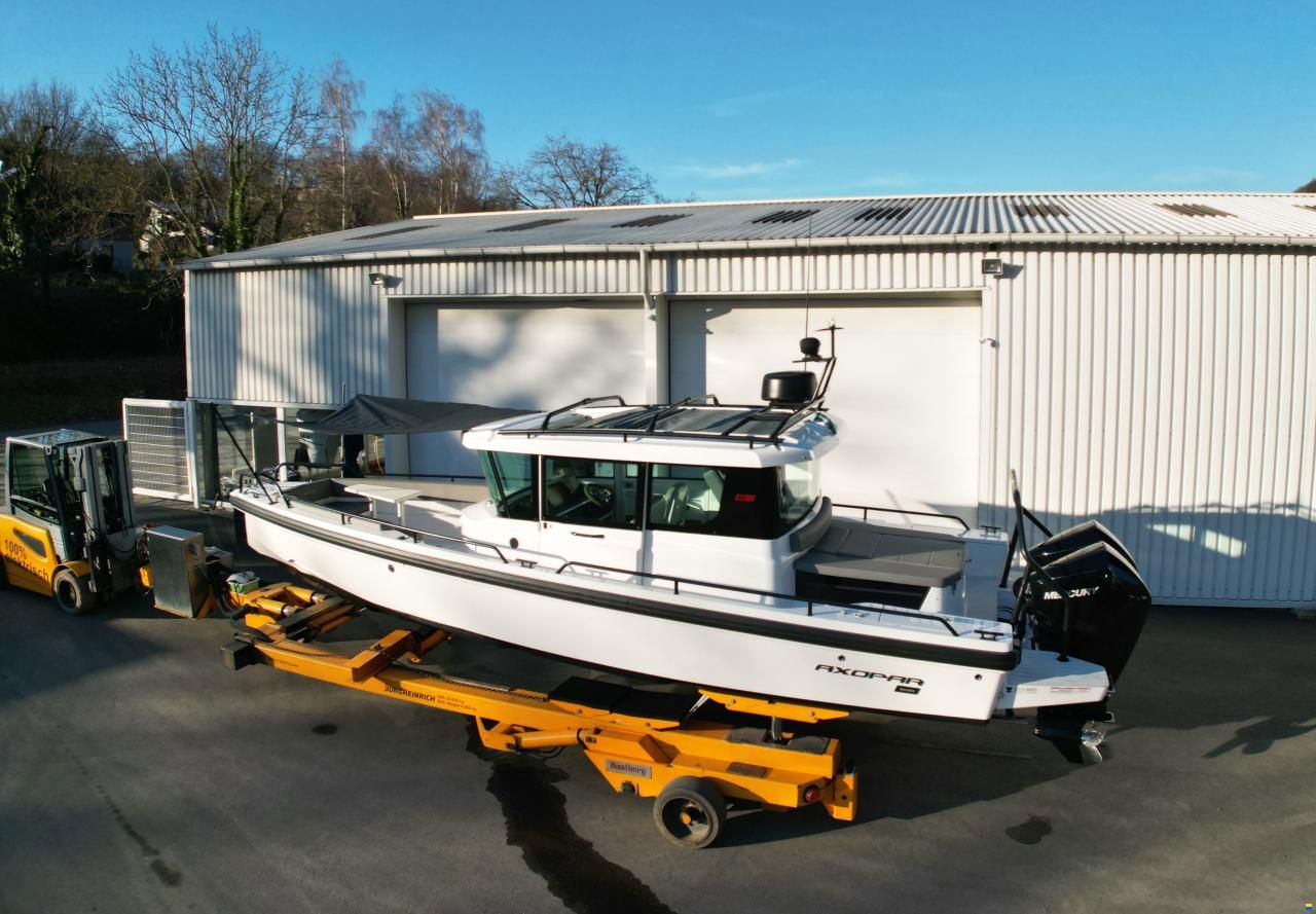 Axopar 28 Cabin
