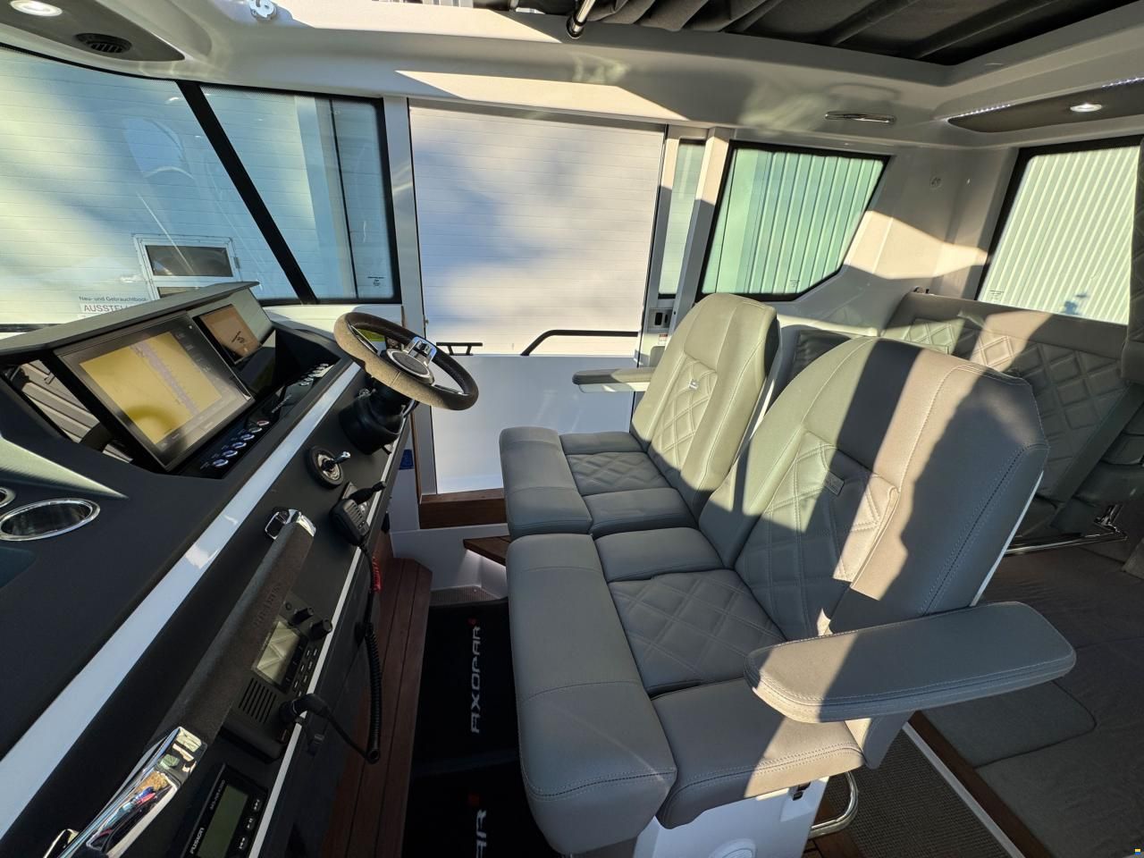 Axopar 28 Cabin