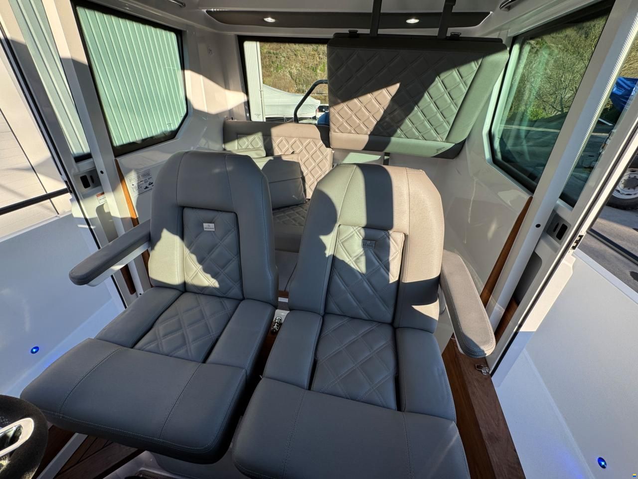 Axopar 28 Cabin