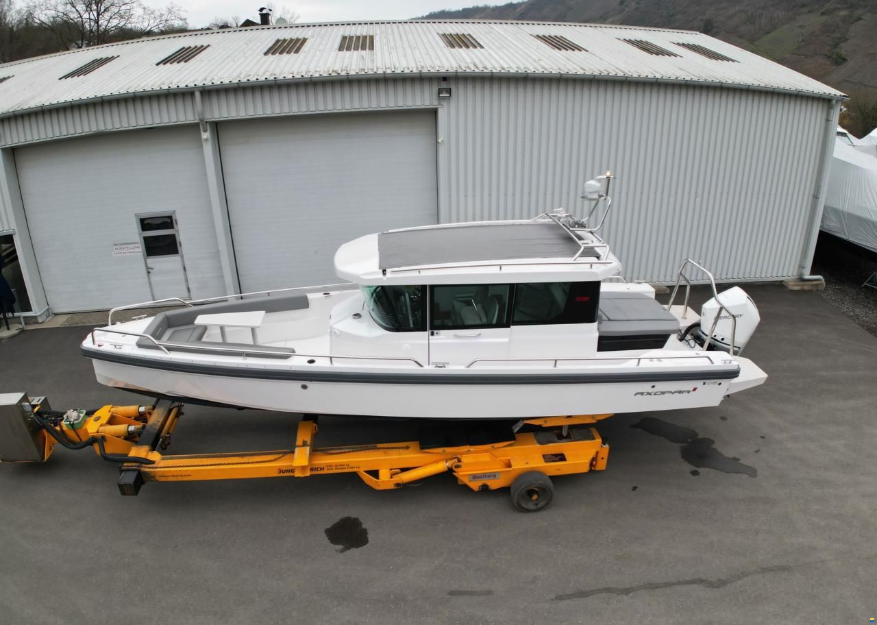 Axopar 28 Cabin