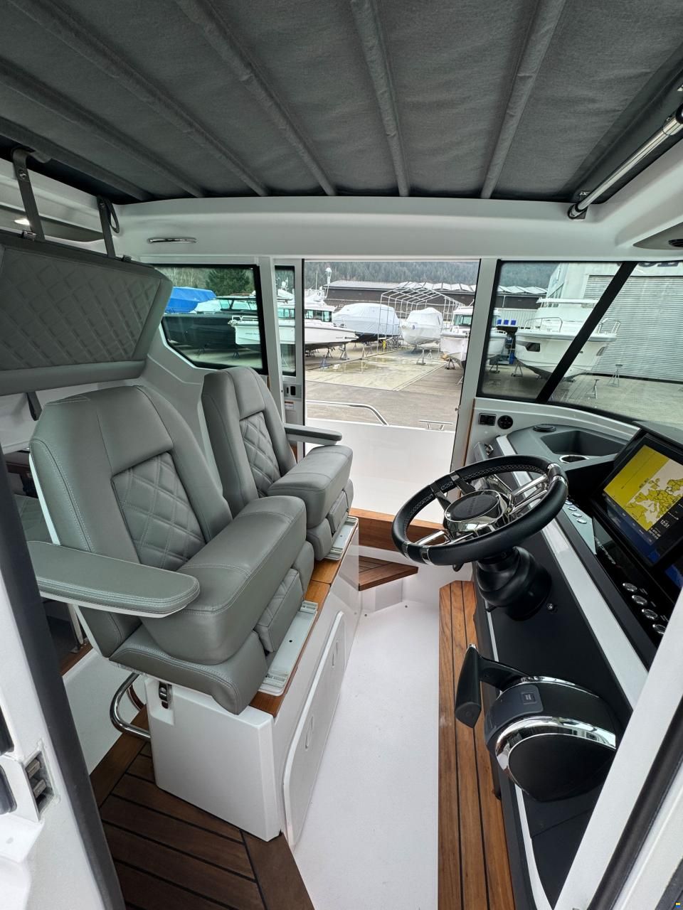 Axopar 28 Cabin