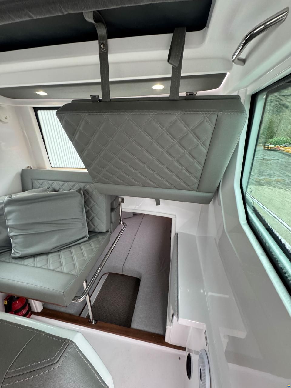 Axopar 28 Cabin