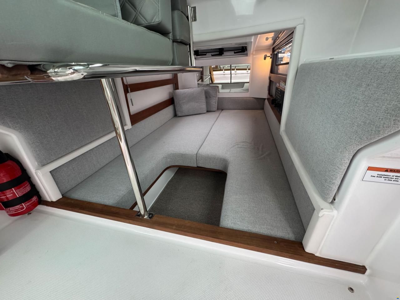 Axopar 28 Cabin