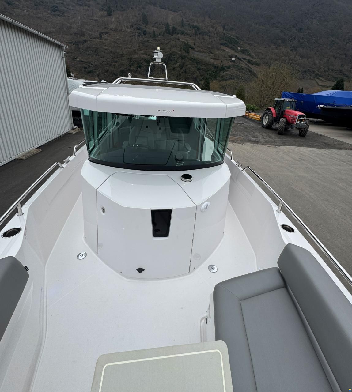 Axopar 28 Cabin