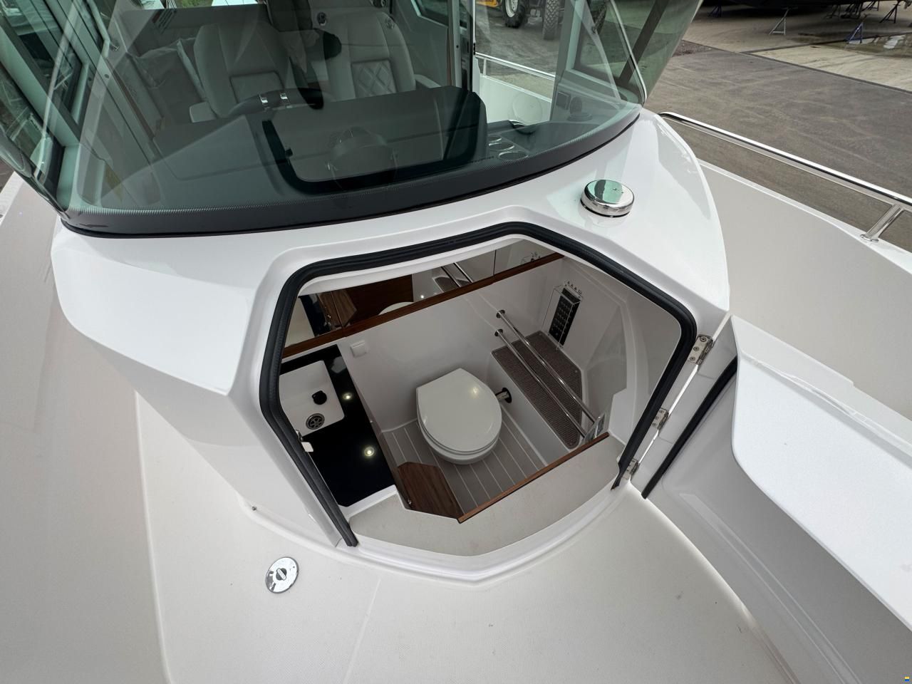 Axopar 28 Cabin