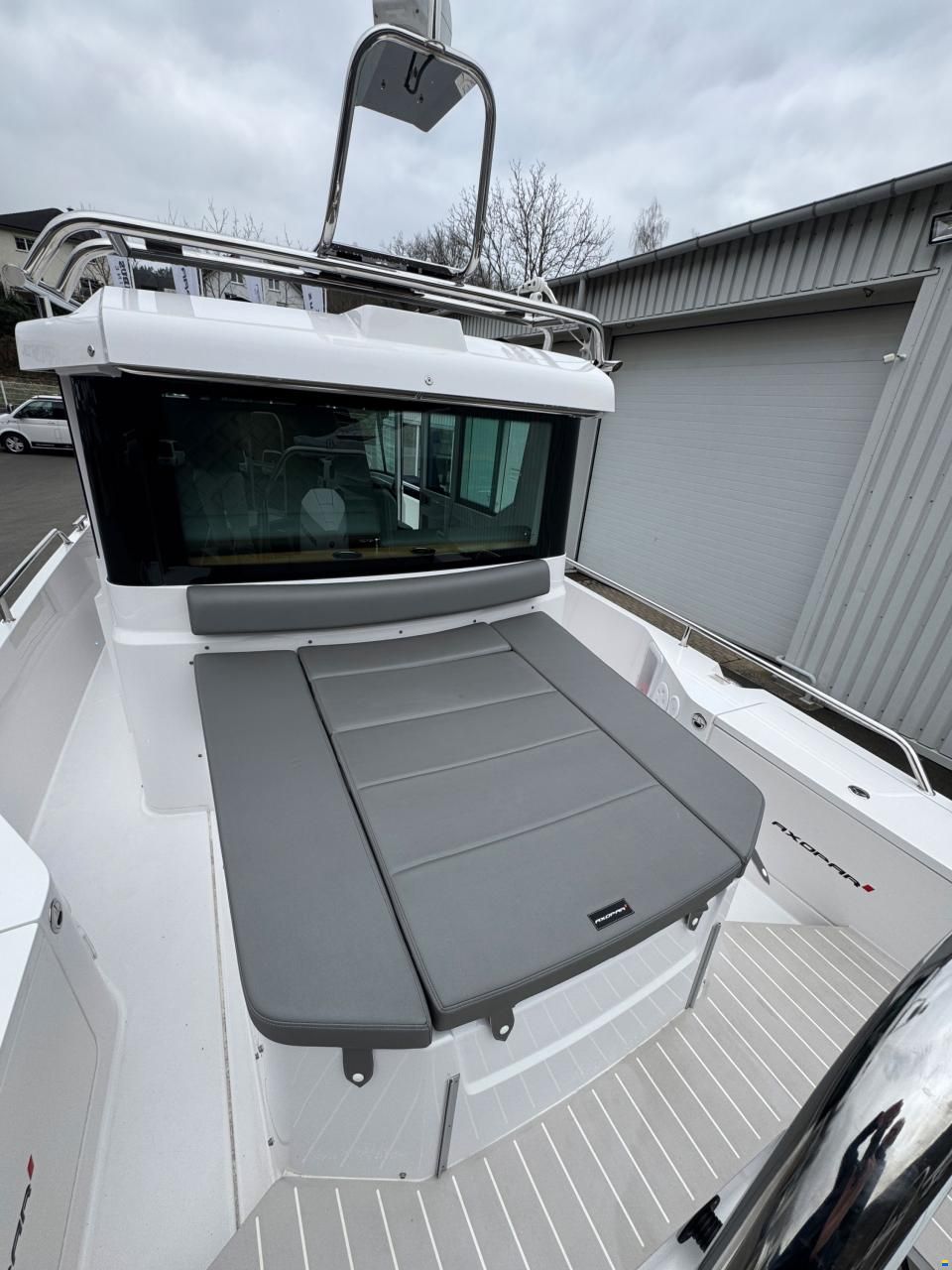 Axopar 28 Cabin