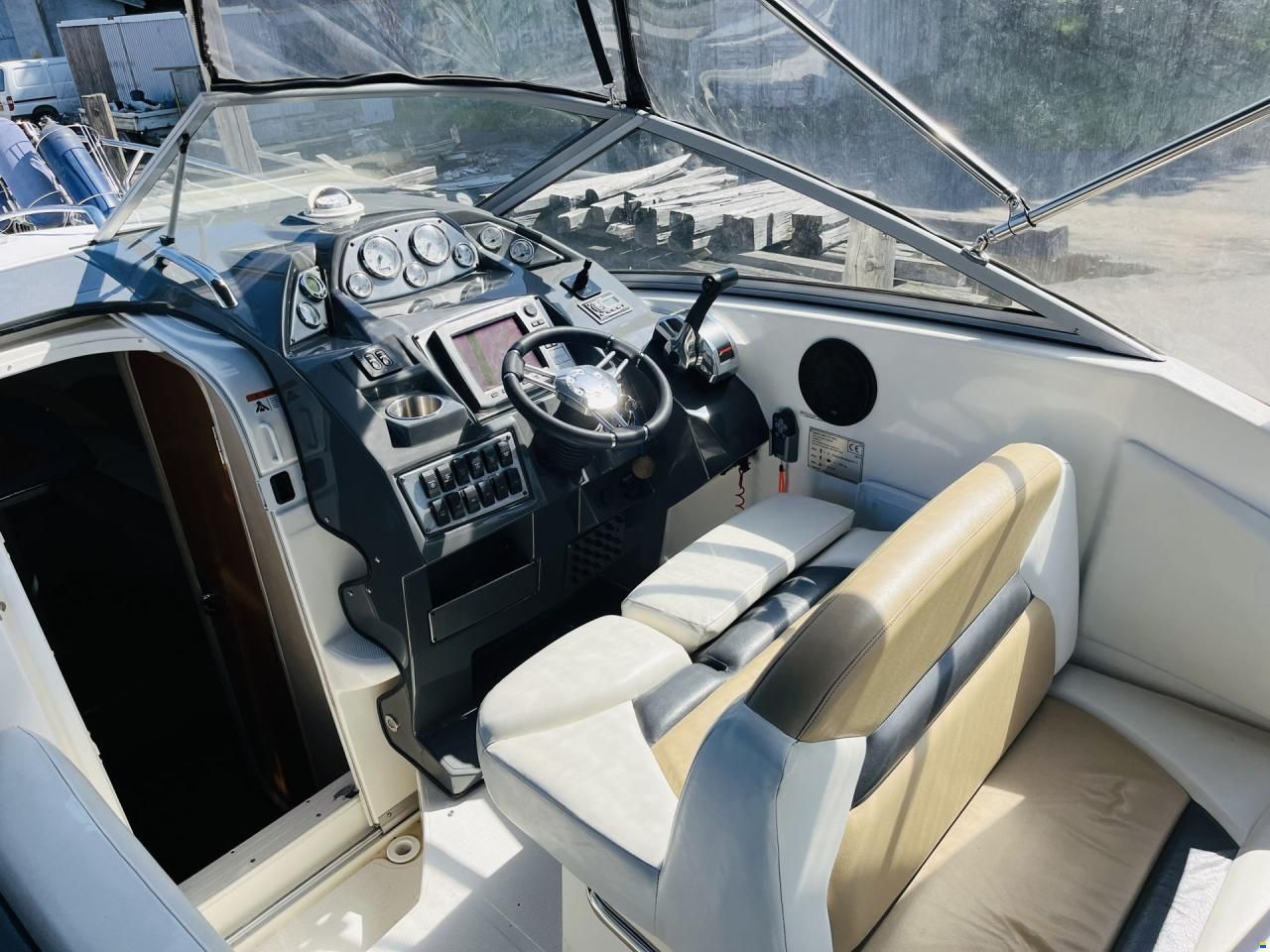Larson Cabrio 777
