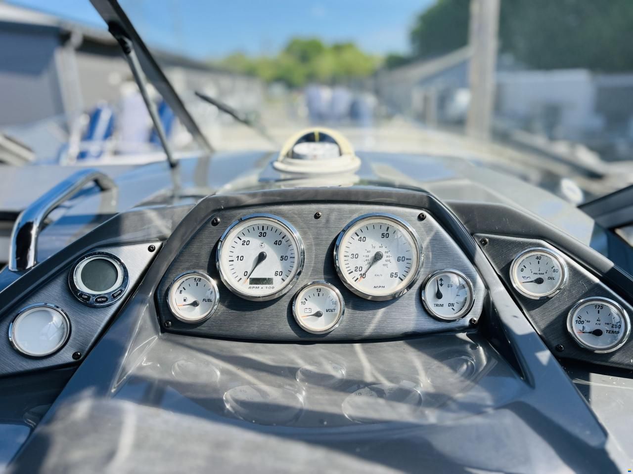 Larson Cabrio 777