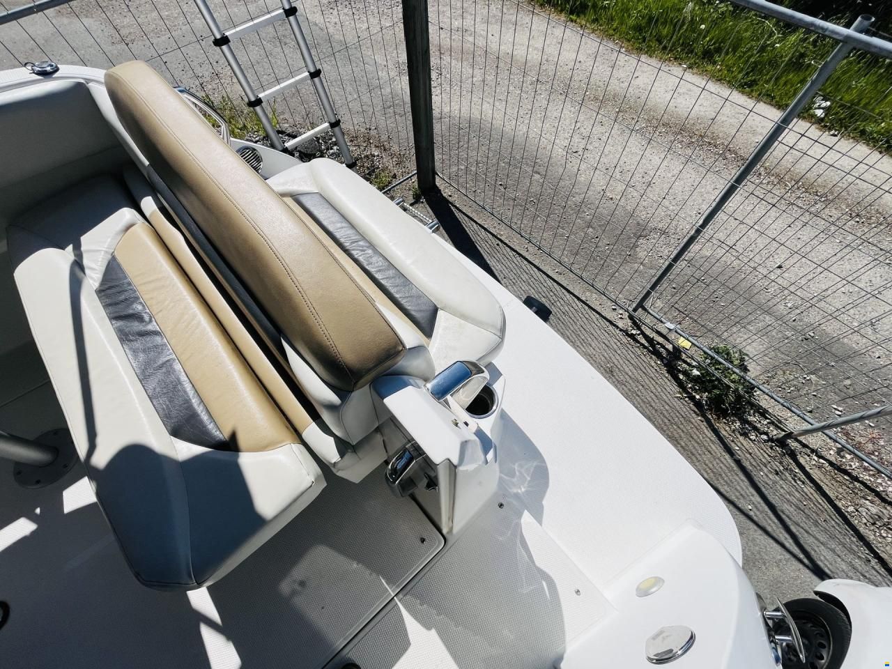Larson Cabrio 777