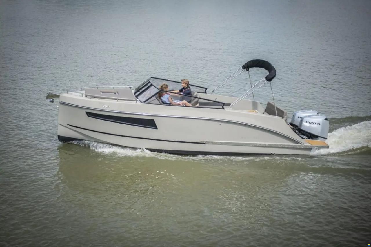 Maxima 800 Cabin