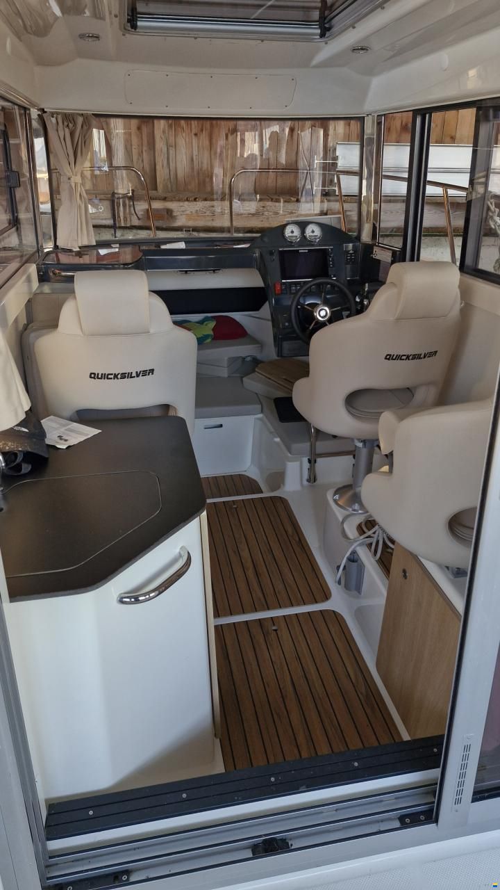 Quicksilver 755 Pilothouse