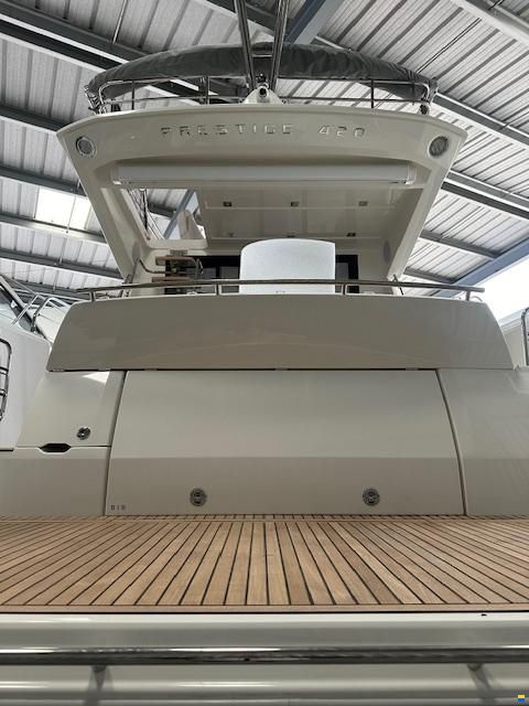 Prestige 420 Fly