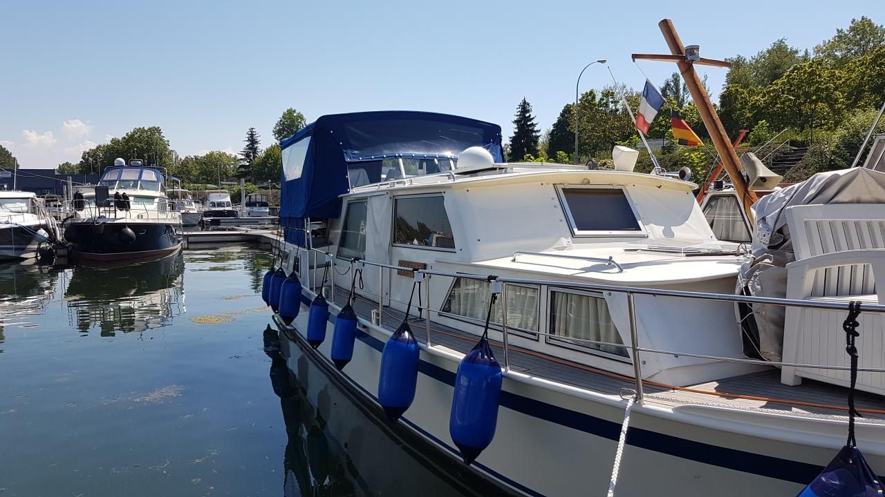 Motoryacht/Stahlverdränger