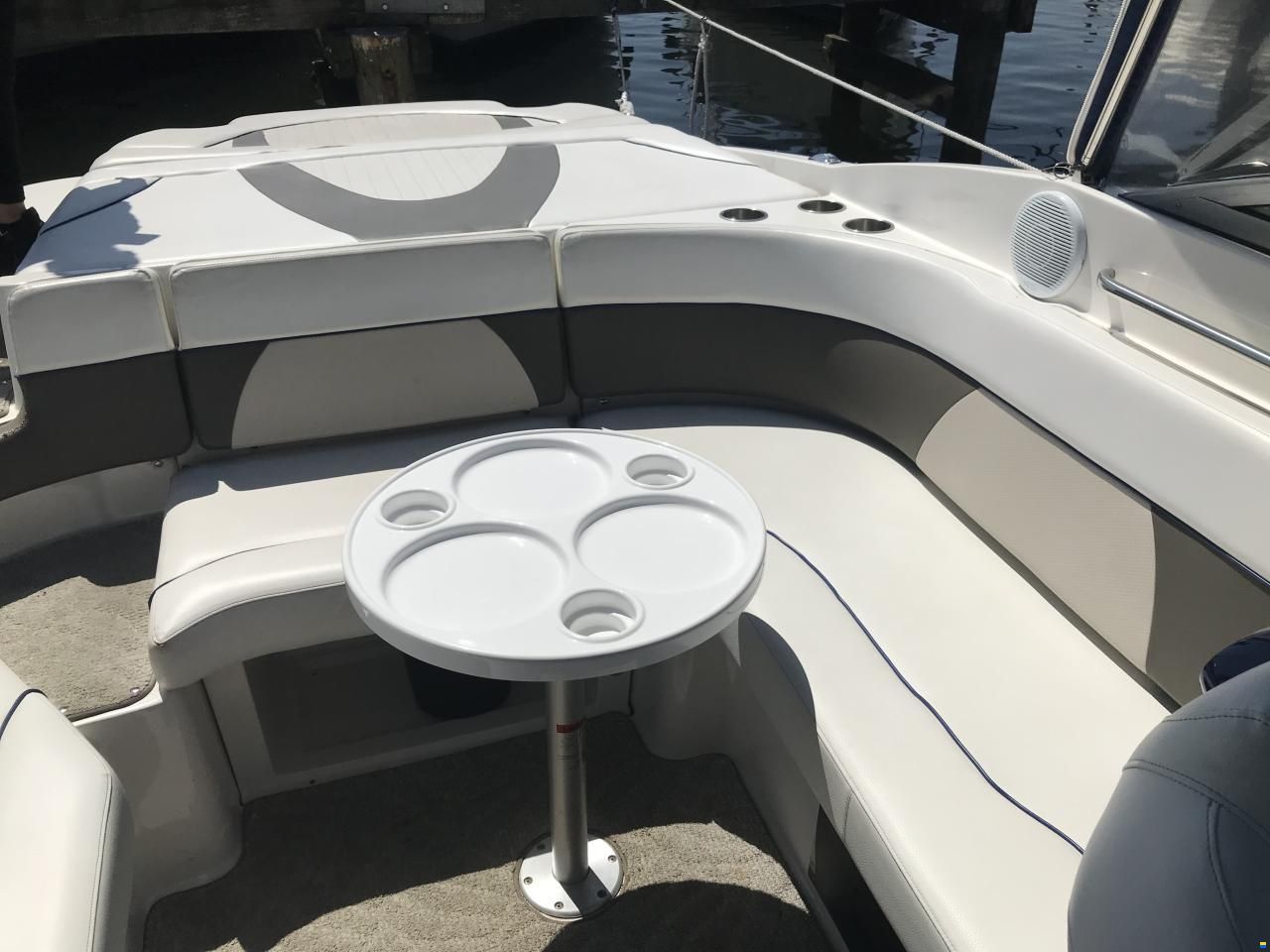 Rinker 262 Captiva Cuddy