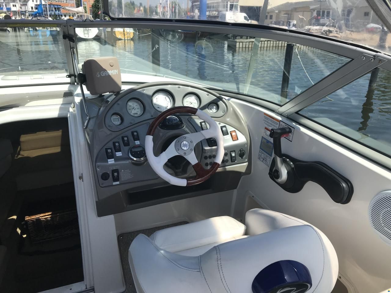 Rinker 262 Captiva Cuddy