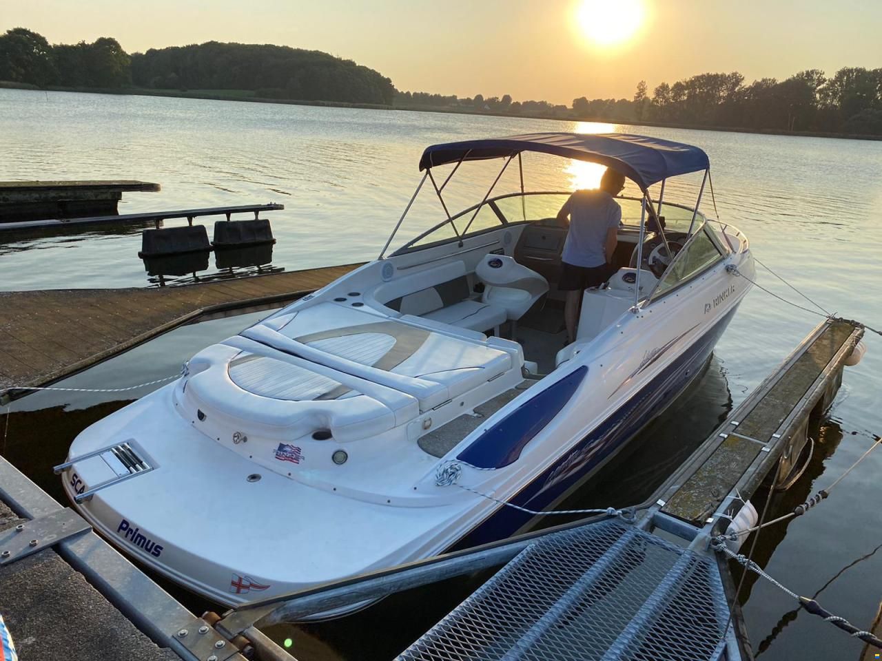Rinker 262 Captiva Cuddy