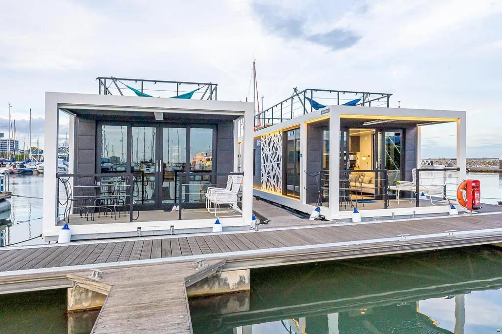 La Mare Modern 10 Houseboat