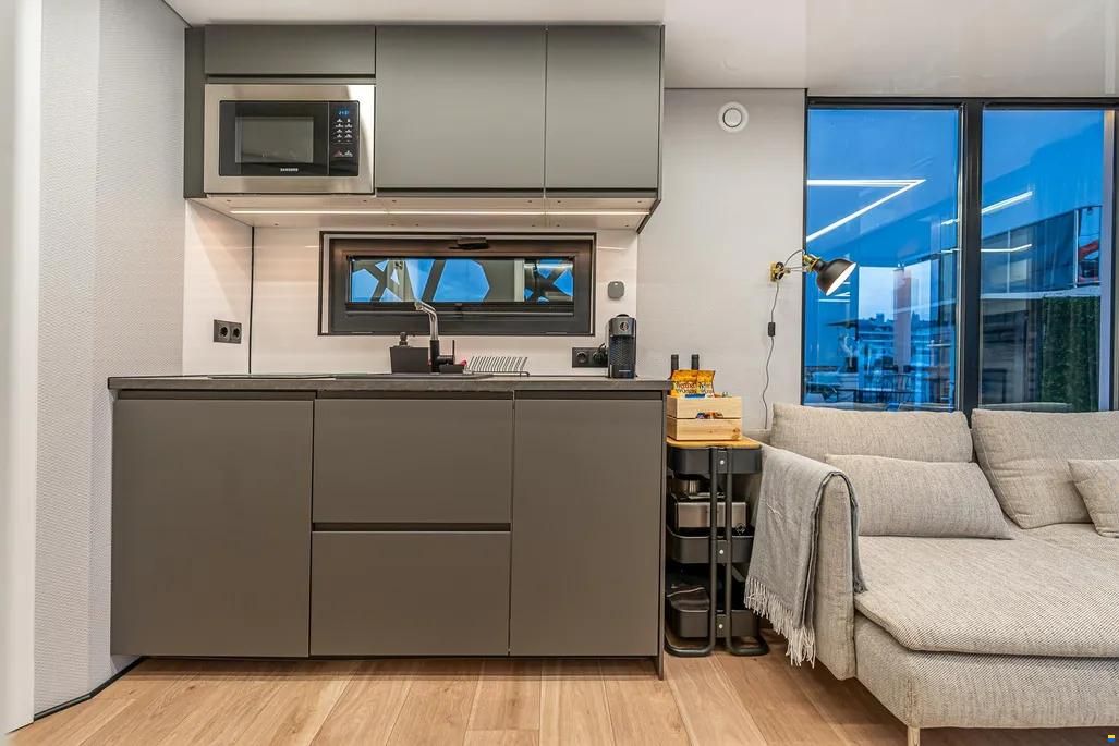 La Mare Modern 10 Houseboat