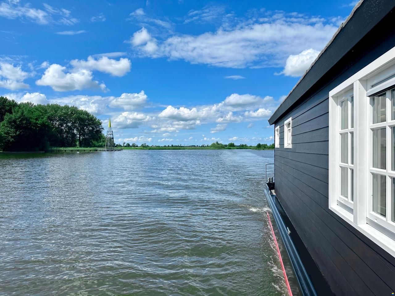 Homeship Vaarchalet 1250D Luxe Houseboat
