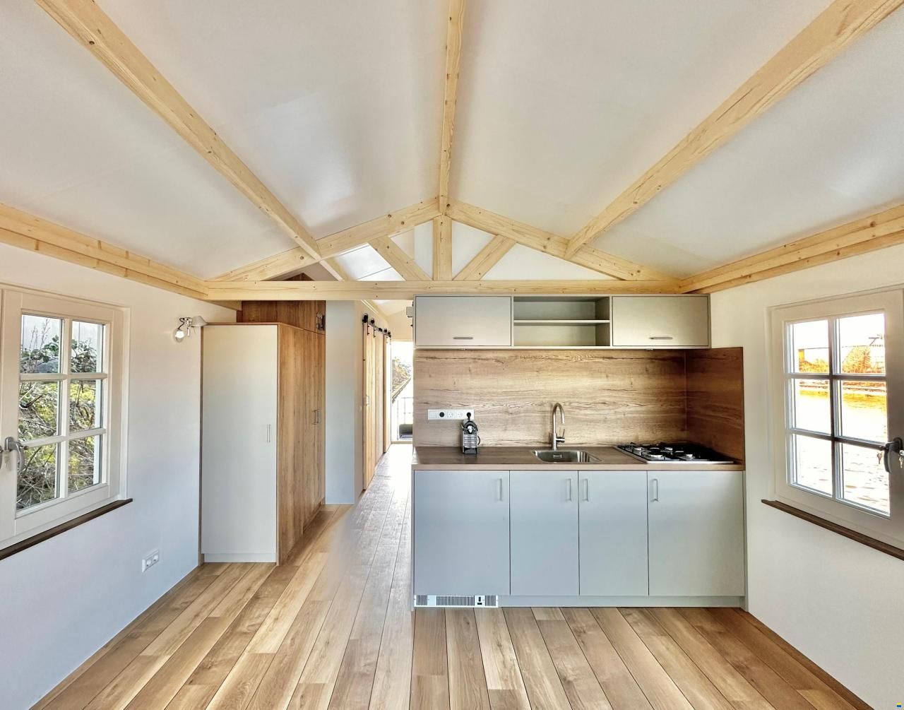 Homeship Vaarchalet 1250D Luxe Houseboat