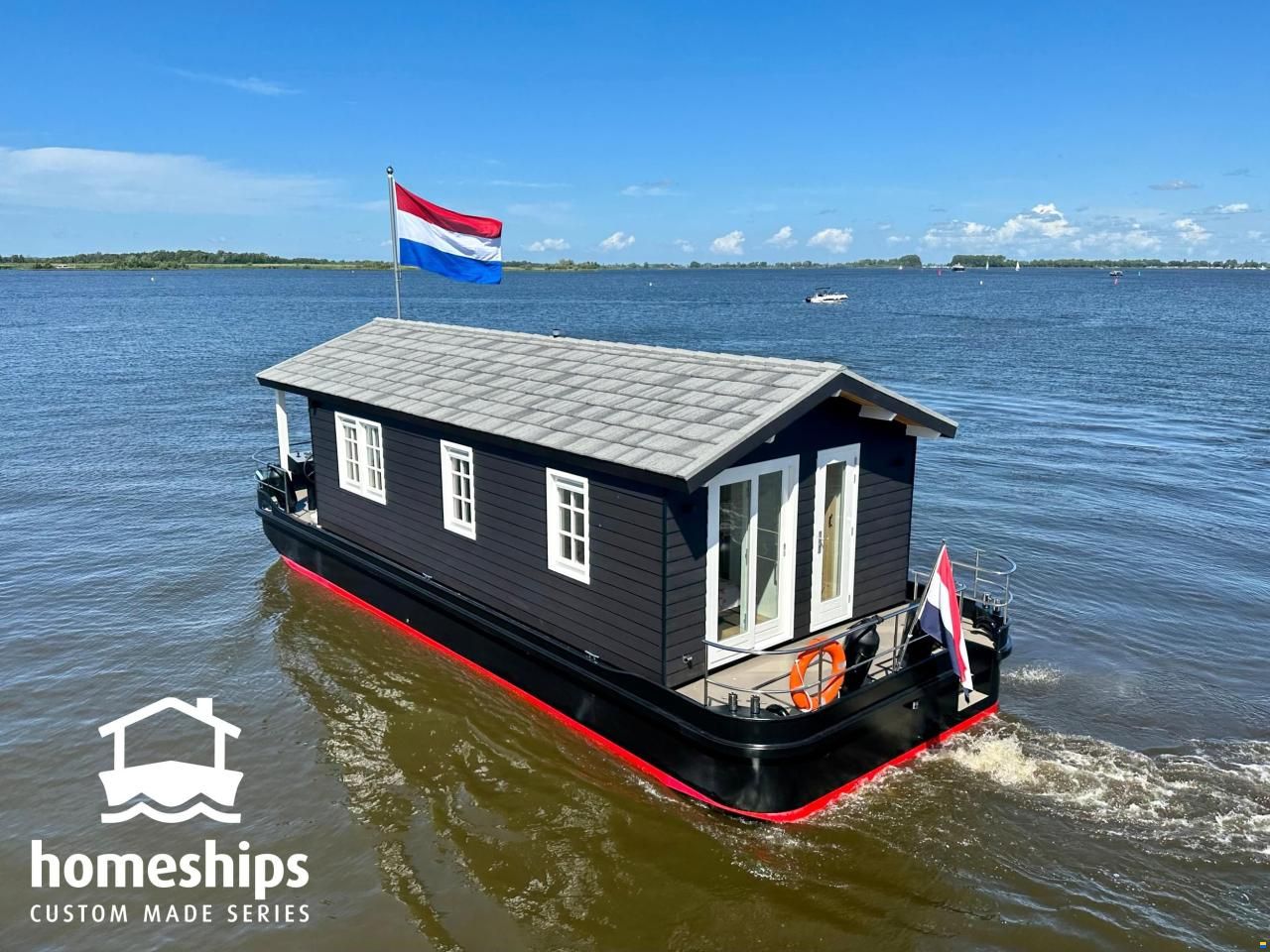 Homeship Vaarchalet 1250D Luxe Houseboat