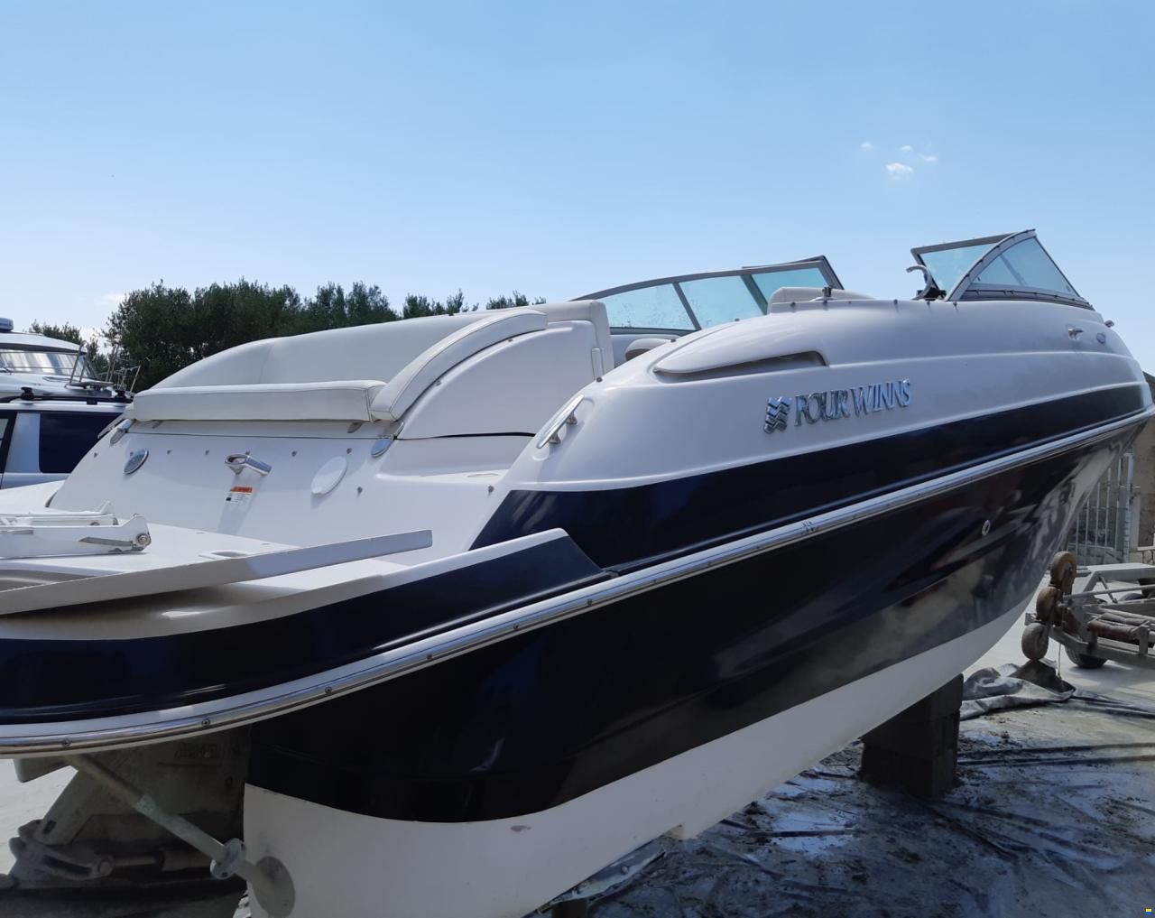 Four Winns S215