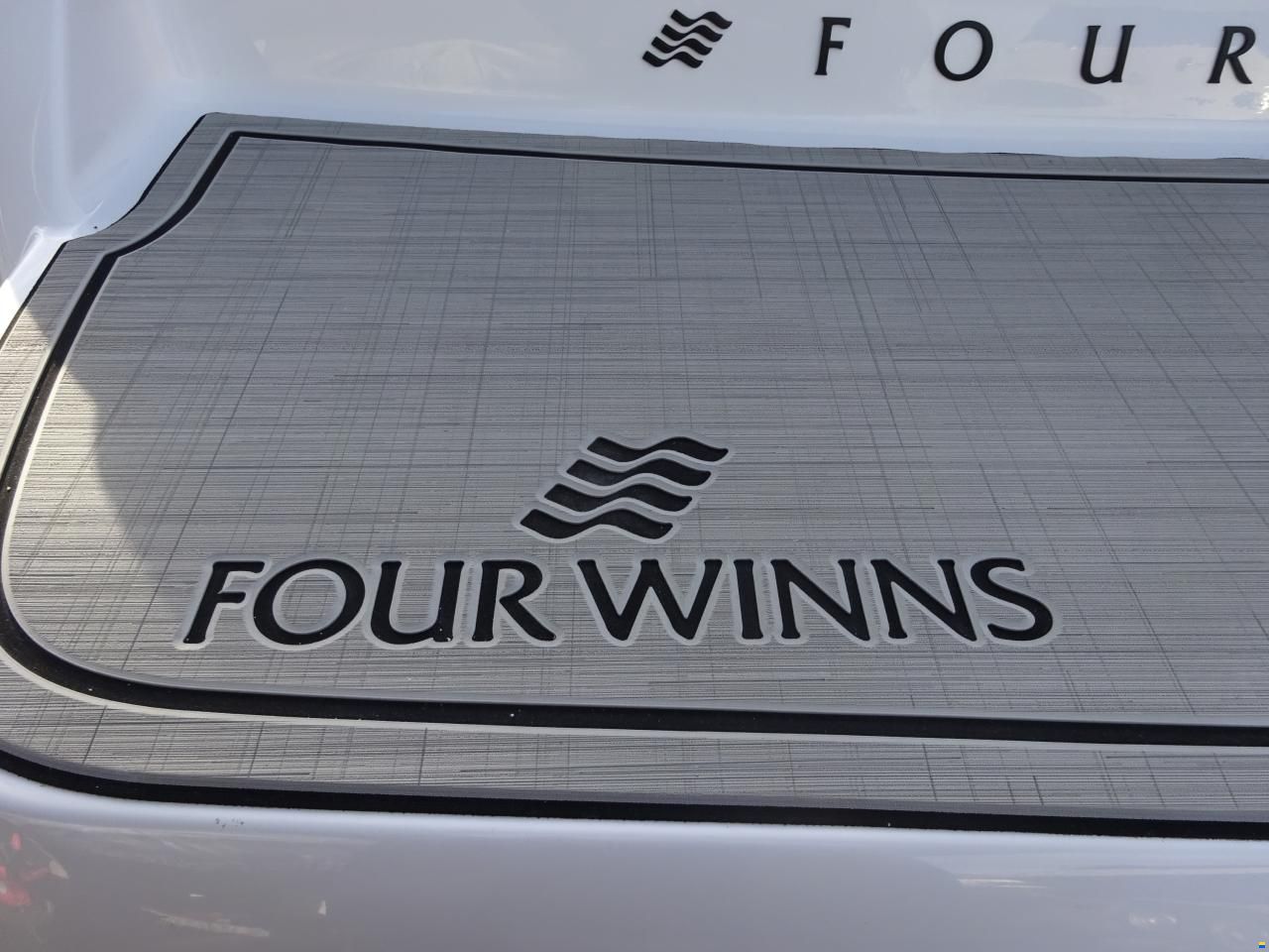 Four Winns H1