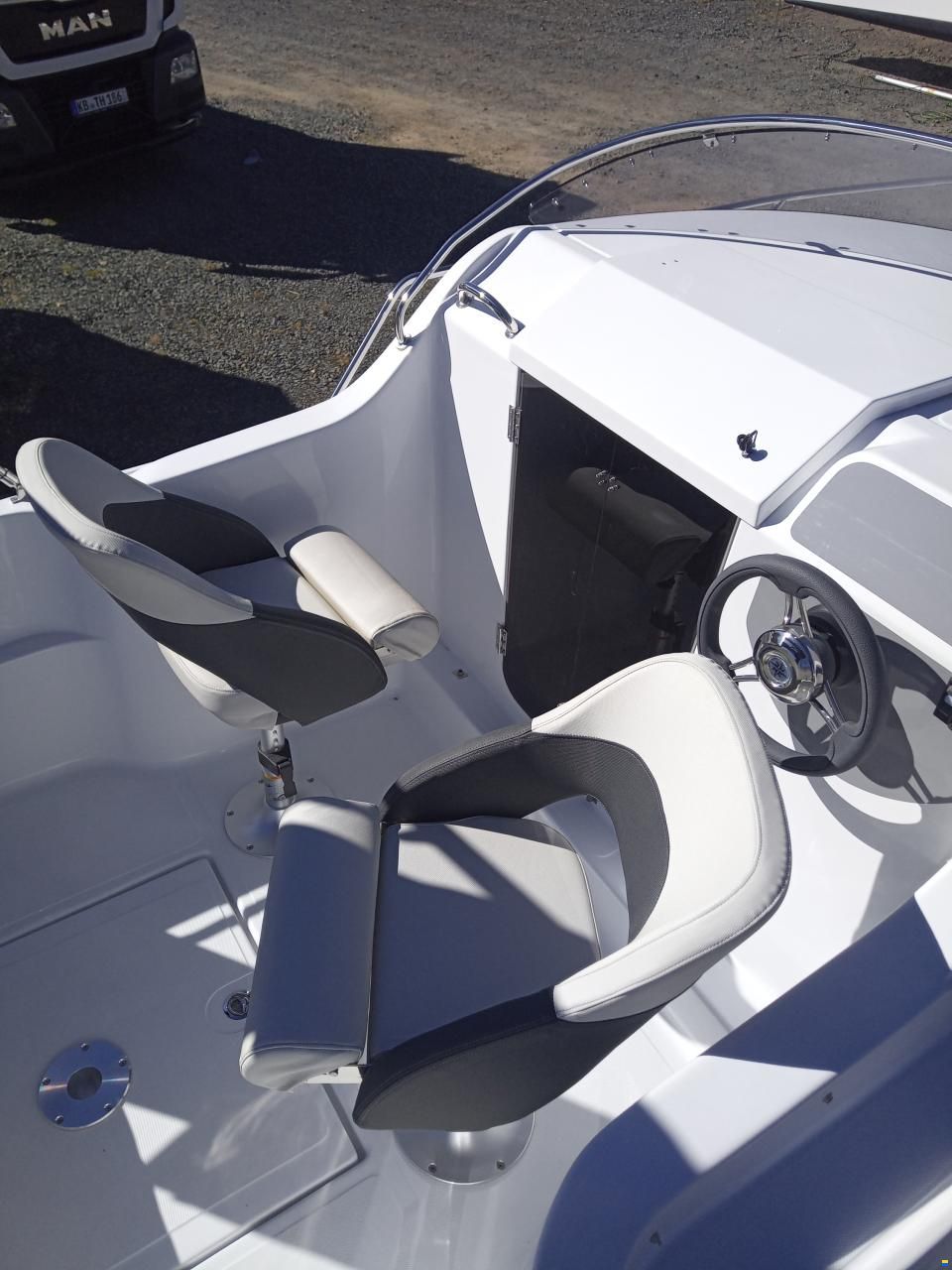 Trident Boats SEARIDER 530 Cabin