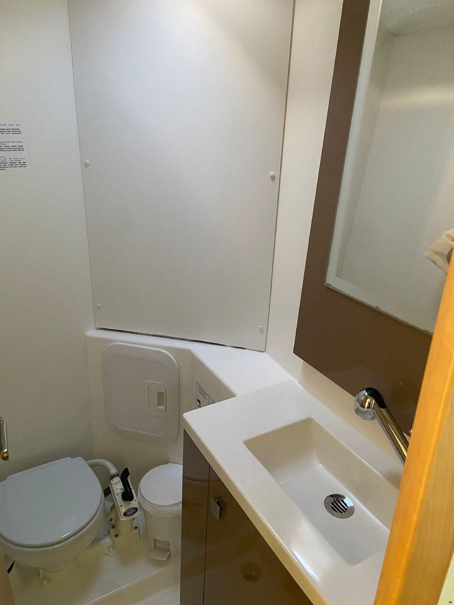 Fountaine Pajot Lucia 40