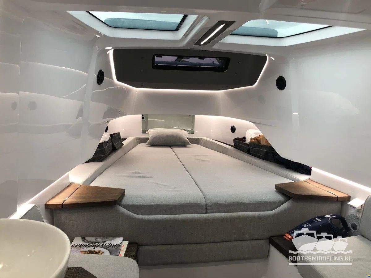 Axopar 37 SUN TOP, BRABUS LINE