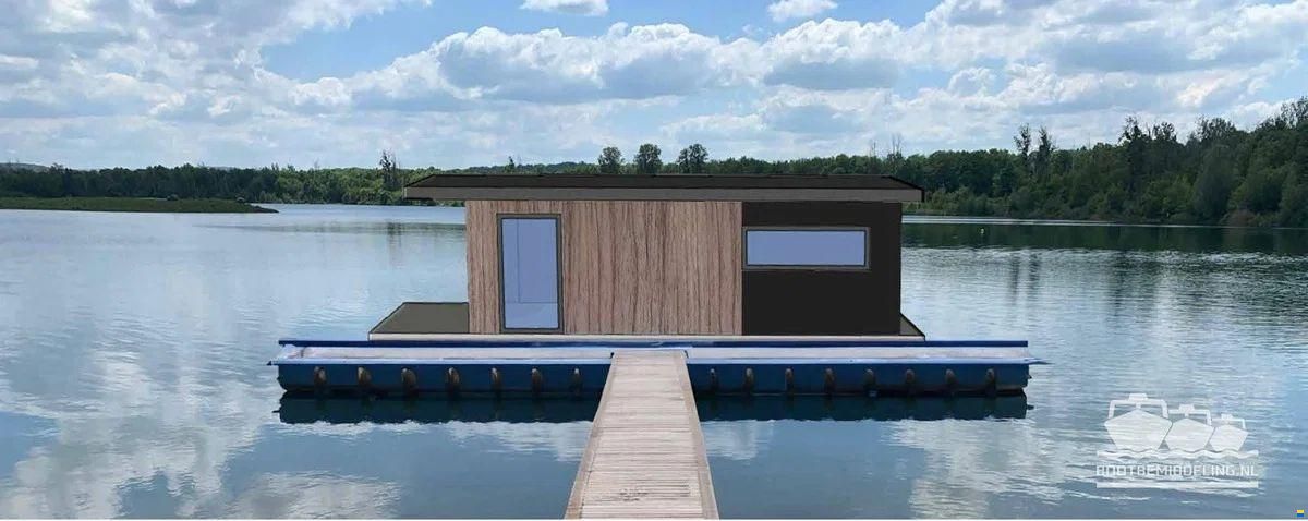 SL Tiny Houseboat