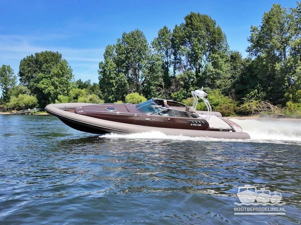 Arctic Blue 35 Cabin