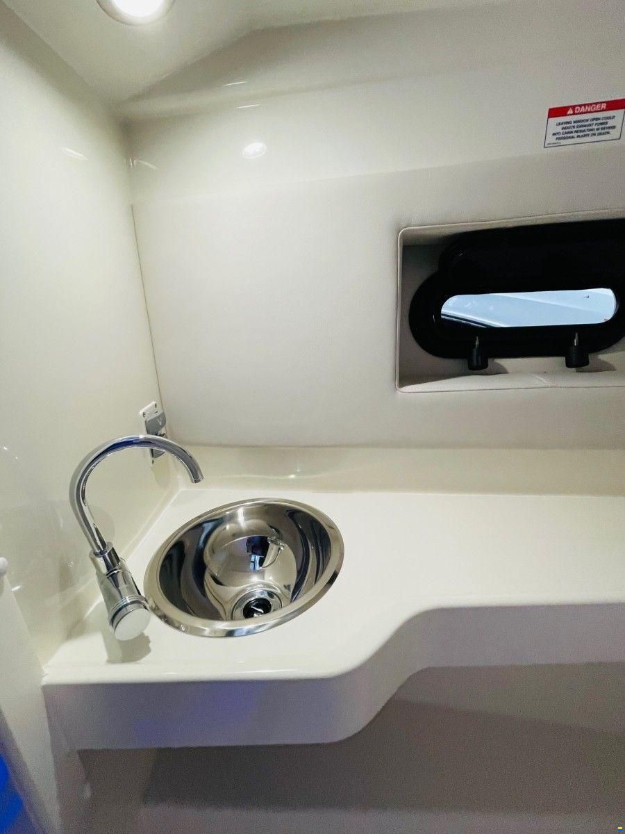 Sea Ray 250 SLX Bowrider Wakeboard Tower