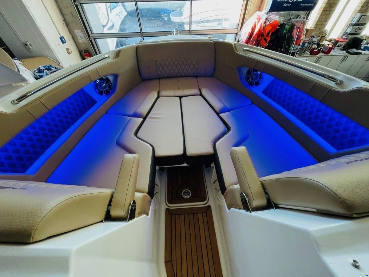 Sea Ray 250 SLX Bowrider Wakeboard Tower