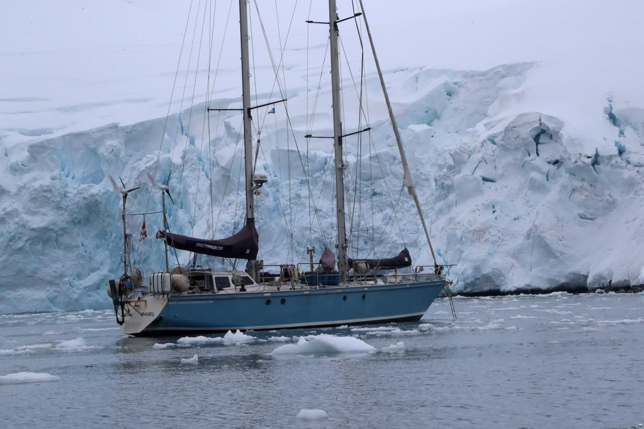 Damien II Schooner 49