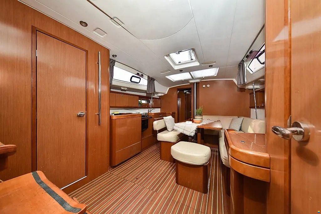Beneteau Oceanis 43