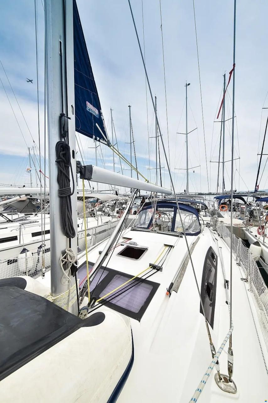Beneteau Oceanis 43
