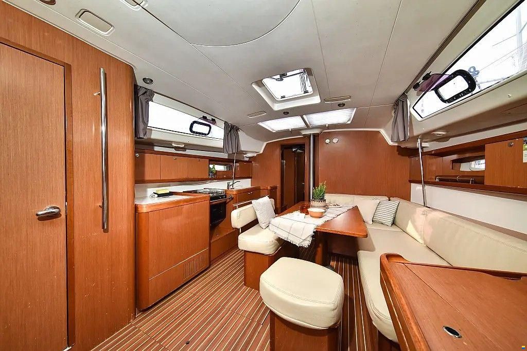 Beneteau Oceanis 43