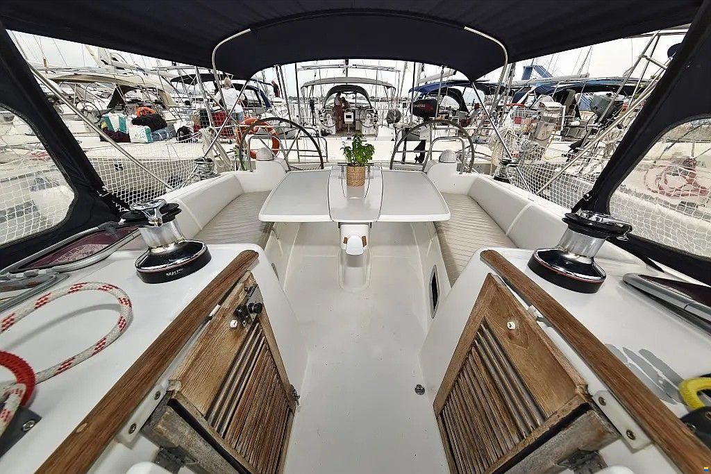 Beneteau Oceanis 43