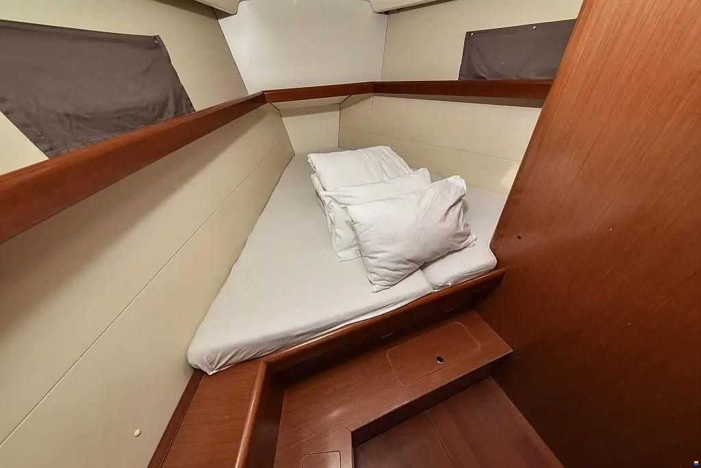 Beneteau Oceanis 43