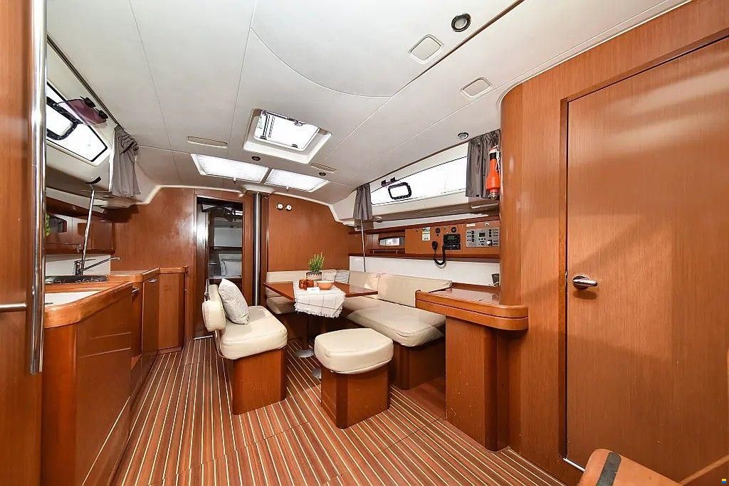 Beneteau Oceanis 43