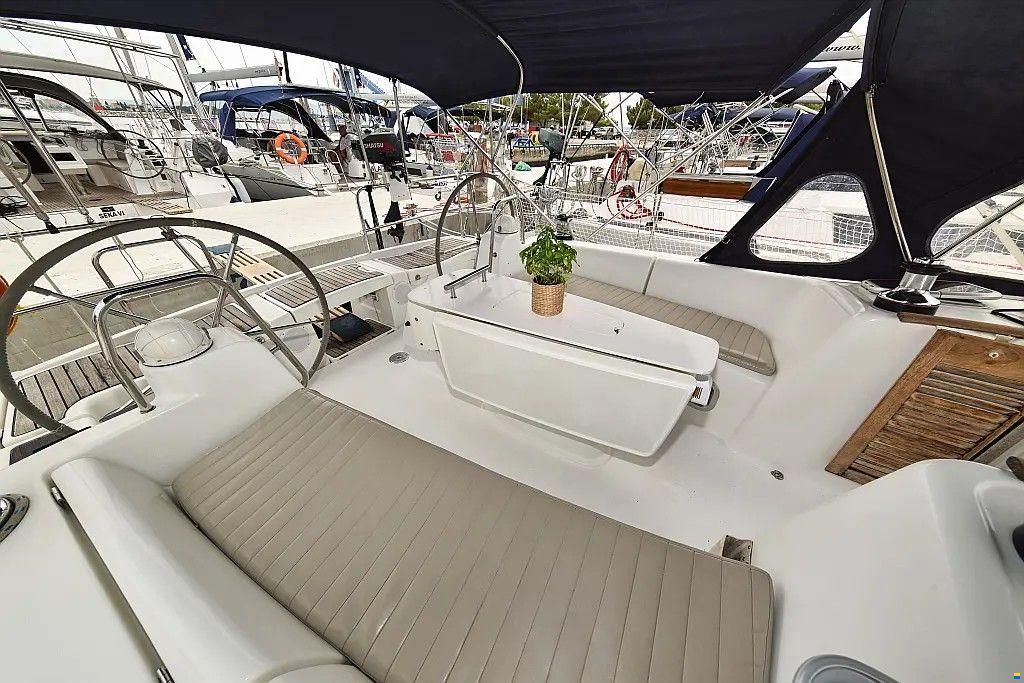 Beneteau Oceanis 43