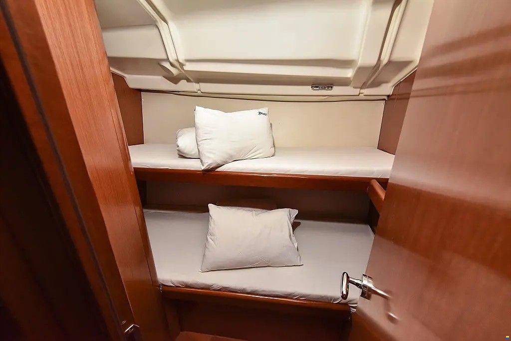 Beneteau Oceanis 43