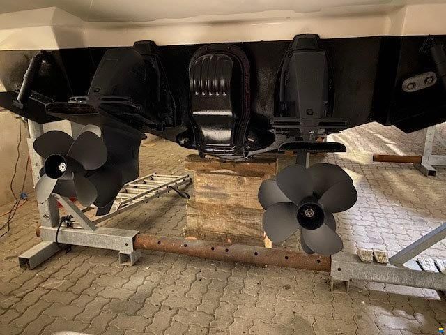 Sealine C 330 - Bug-Heckstrahlruder/Klimaanlage