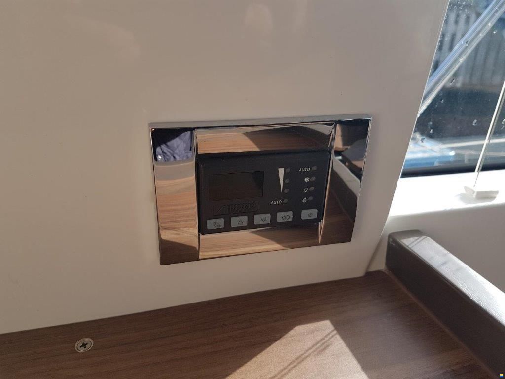 Sealine C 330 - Bug-Heckstrahlruder/Klimaanlage