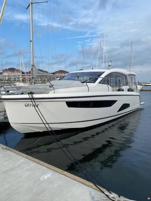 Sealine C 330 - Bug-Heckstrahlruder/Klimaanlage