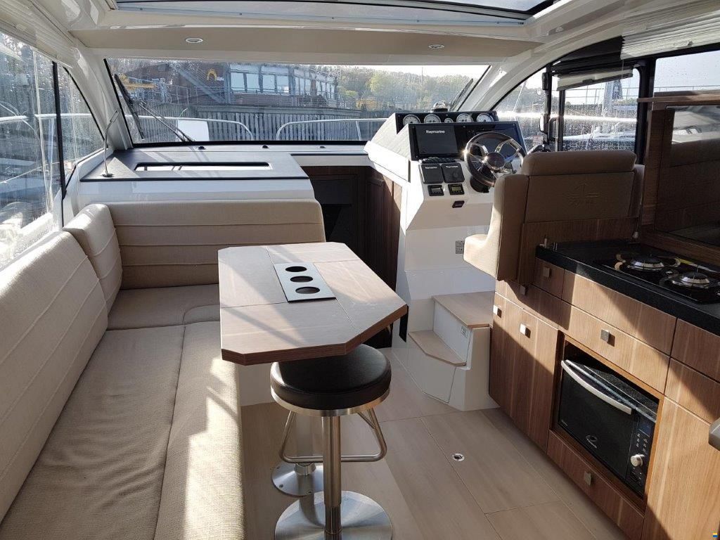 Sealine C 330 - Bug-Heckstrahlruder/Klimaanlage