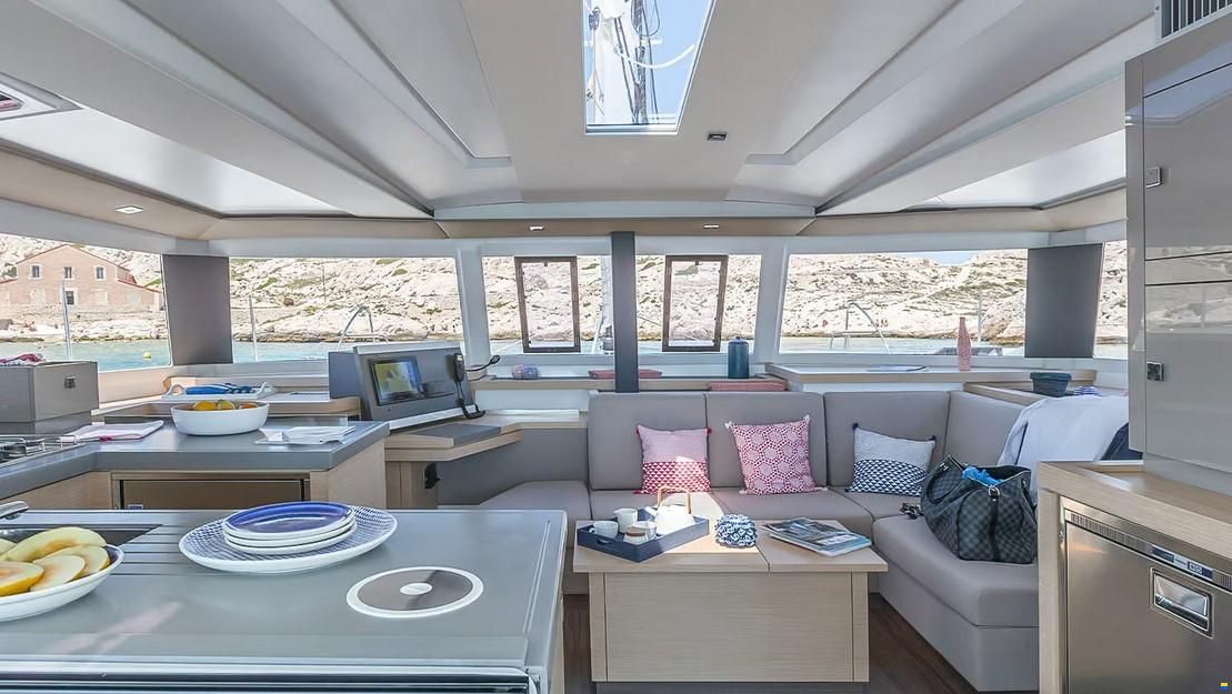 Fountaine Pajot Astr&eacute;a 42