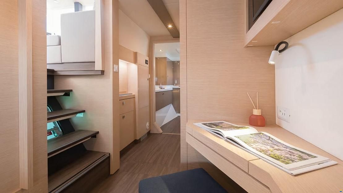 Fountaine Pajot Astr&eacute;a 42