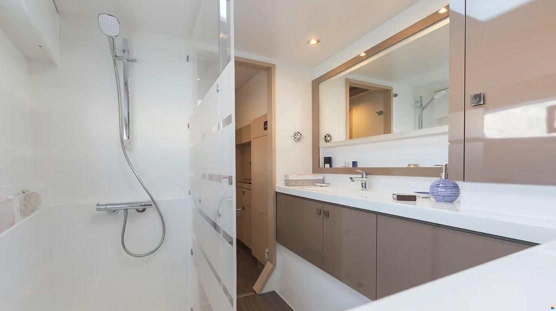 Fountaine Pajot Astr&eacute;a 42